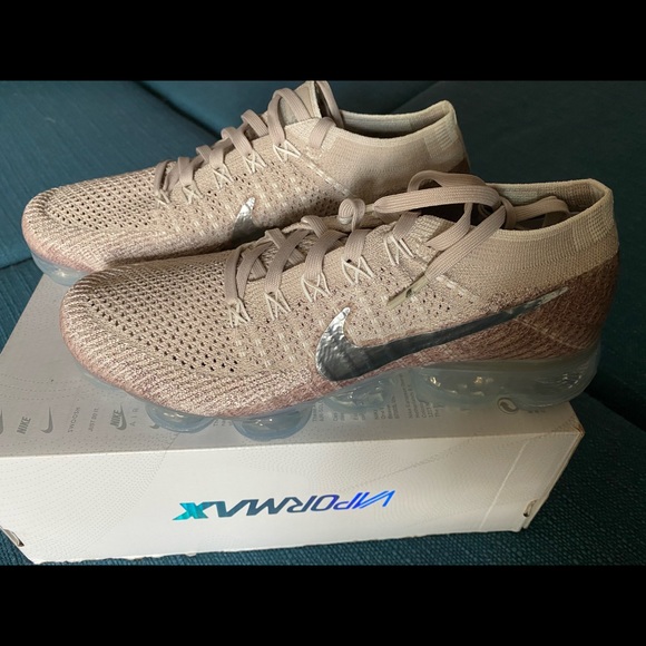 Women’s Nike air VaporMax flyknit - Picture 4 of 6